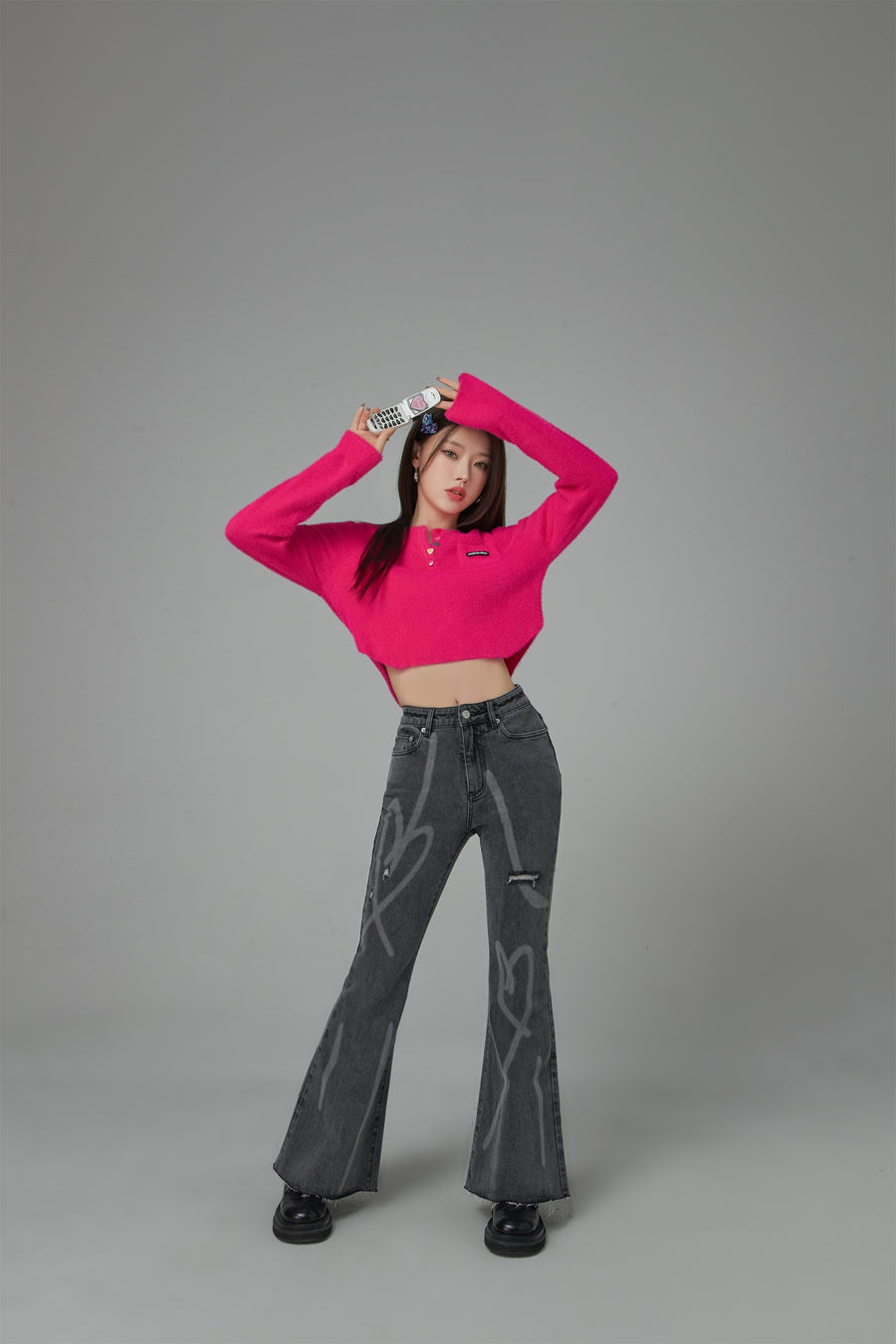 CHUU Chase The Dream Cropped Knit Sweater