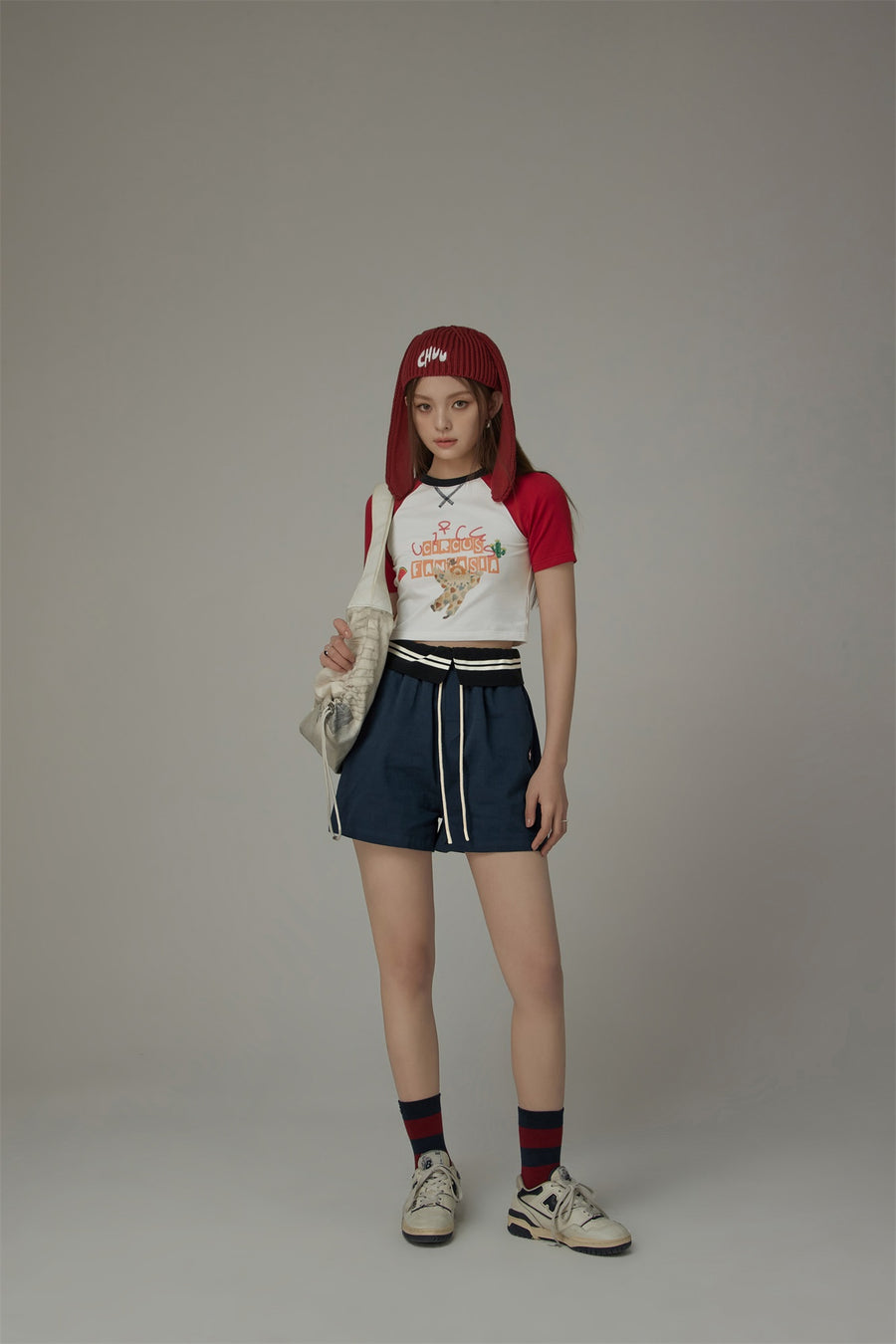 CHUU Chuu Circus Contrast Raglan Cropped T-Shirt