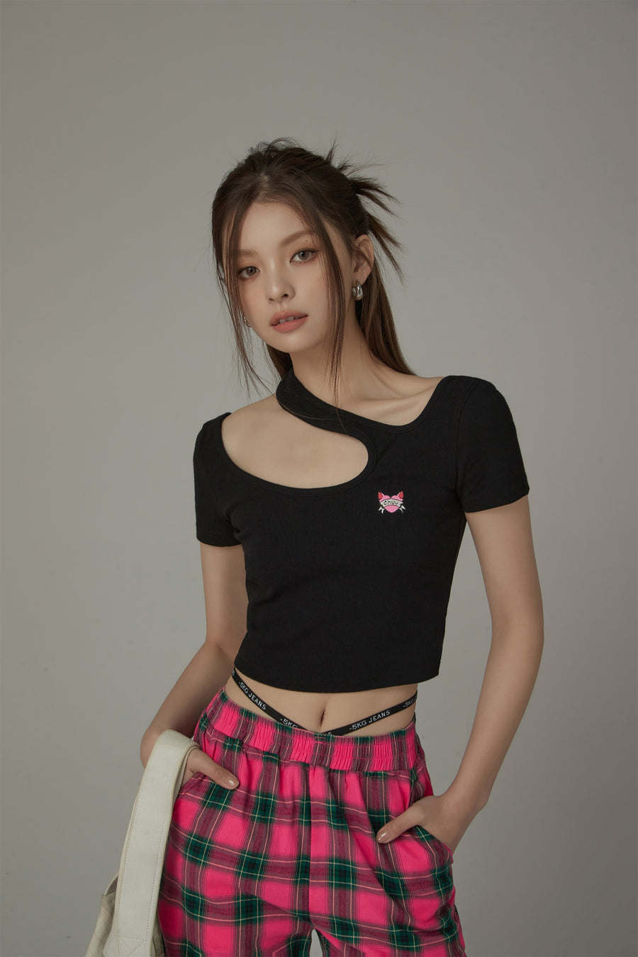 CHUU Cut Out Slim T-Shirt