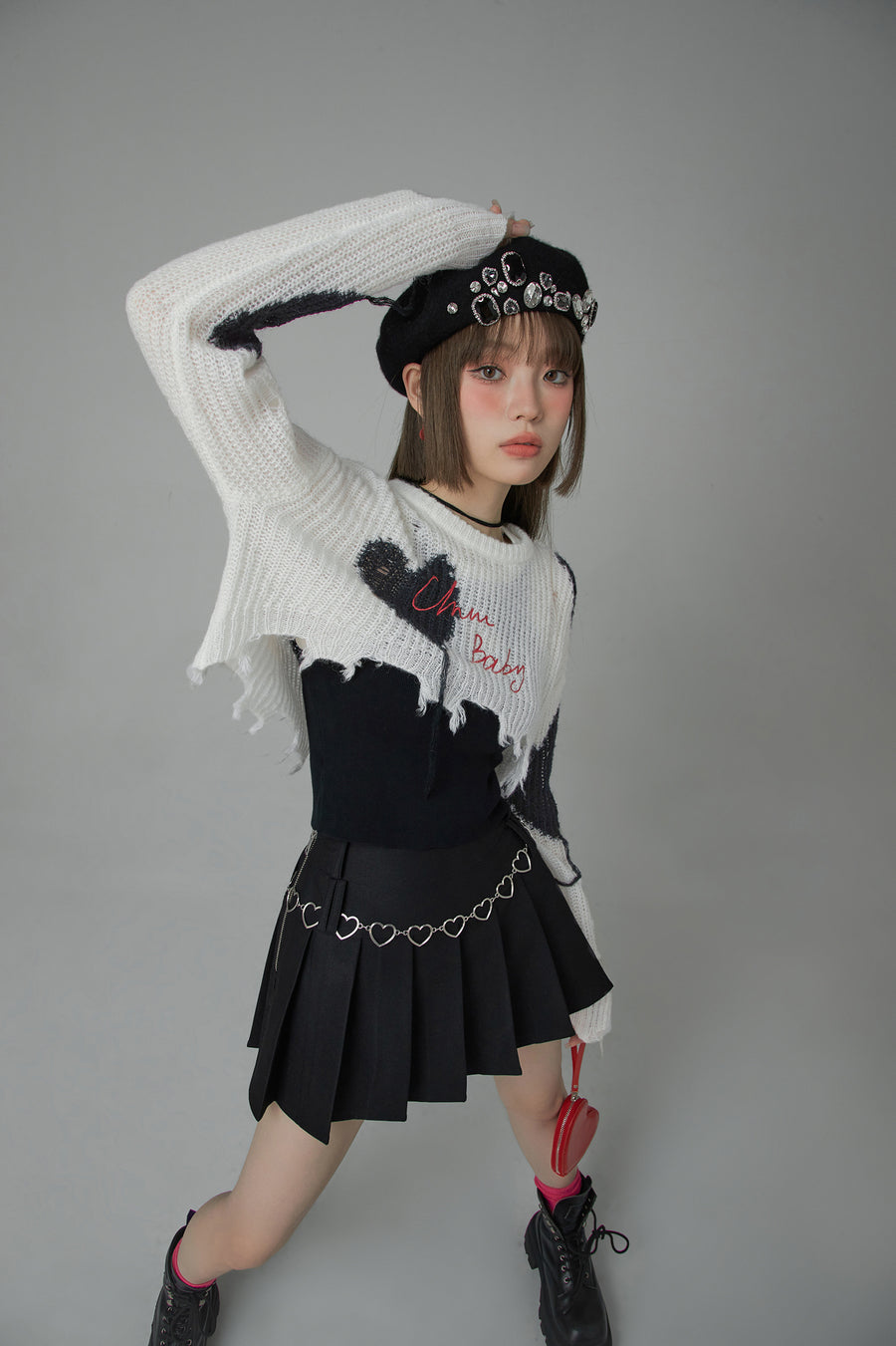 CHUU Distressed Heart Cropped Knit Sweater