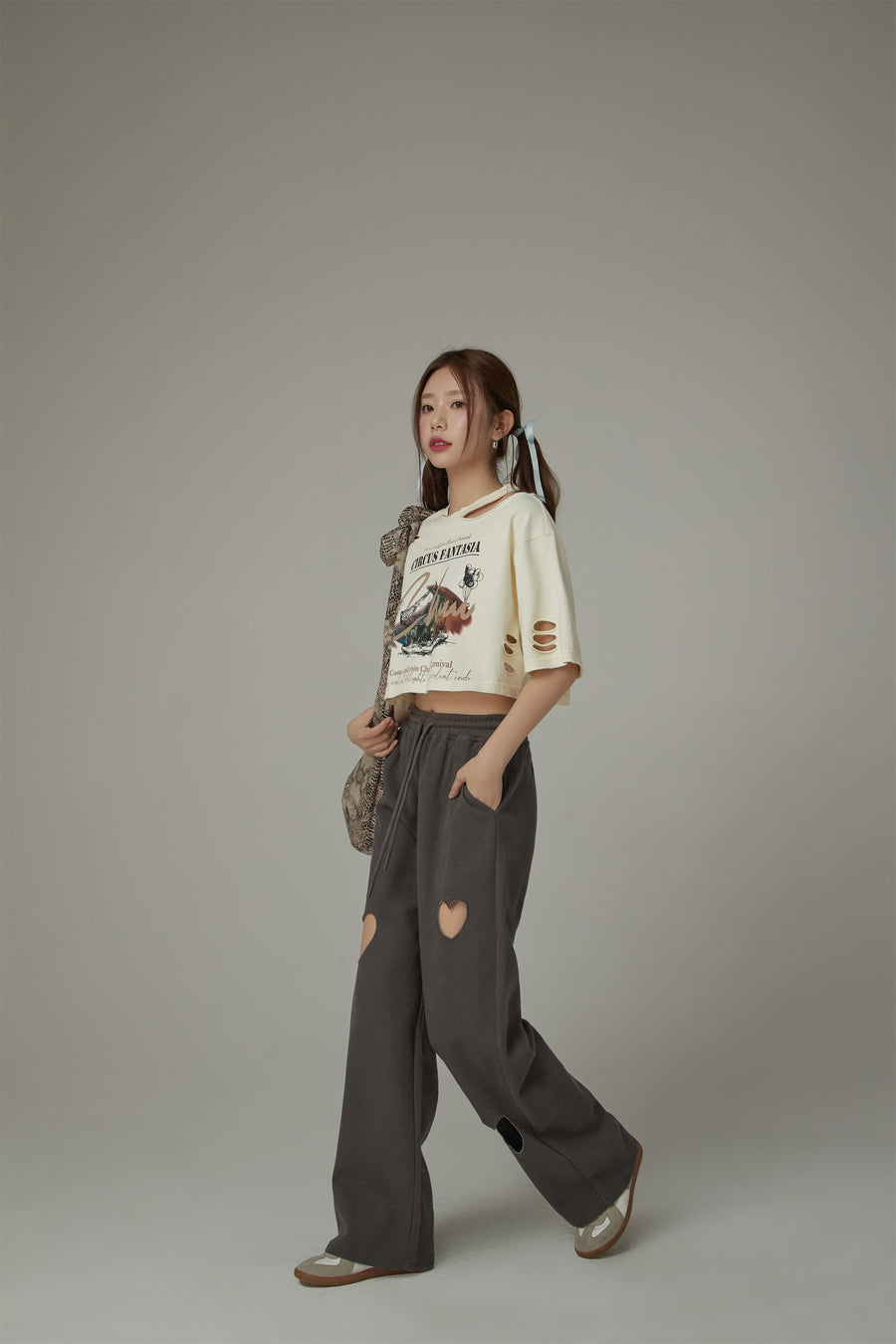 CHUU Chuu Carnival Slit Cropped T-Shirt