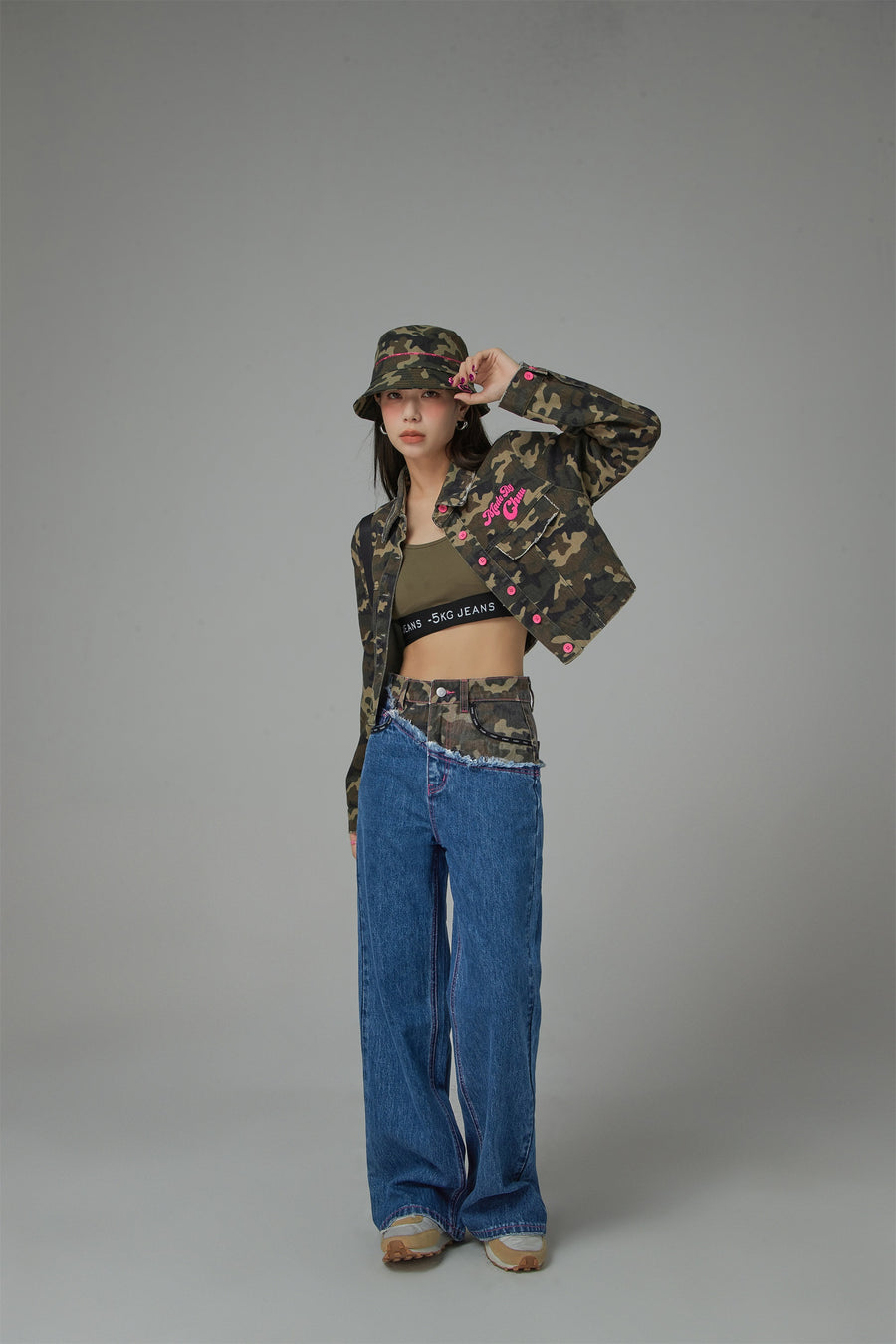 CHUU Stitched Camouflage Straight Denim Pants