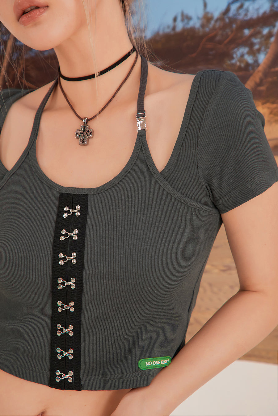 CHUU Double Layer Hook Crop Top