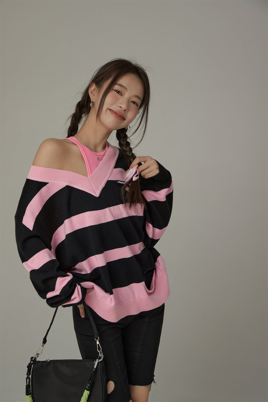 CHUU Color Matching V-Neck Striped Knit Sweater