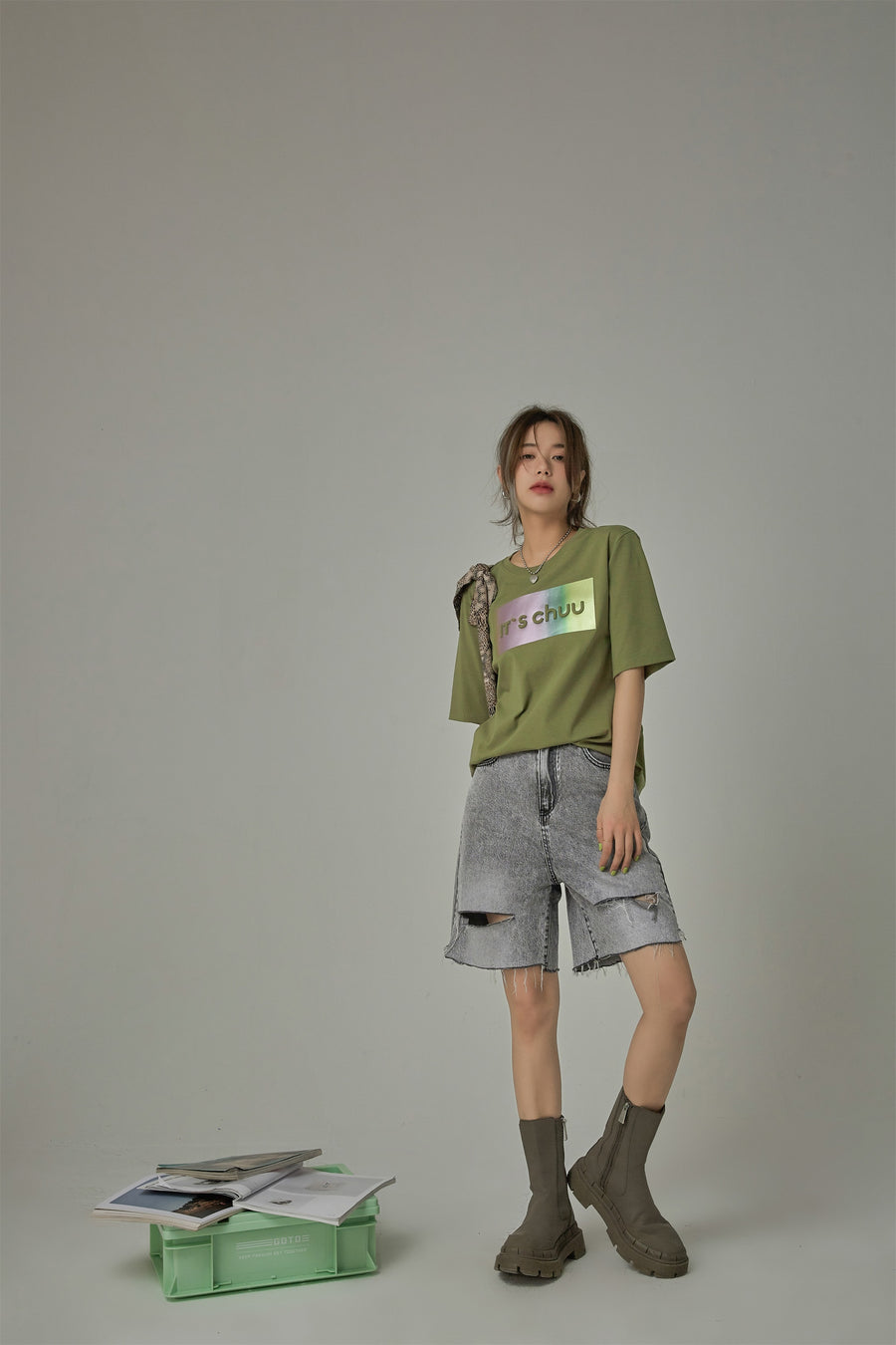 CHUU Vintage Distressed Denim Shorts