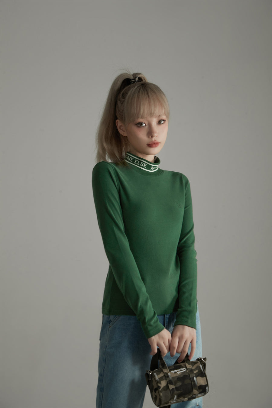 CHUU Noe High Neck T-Shirt