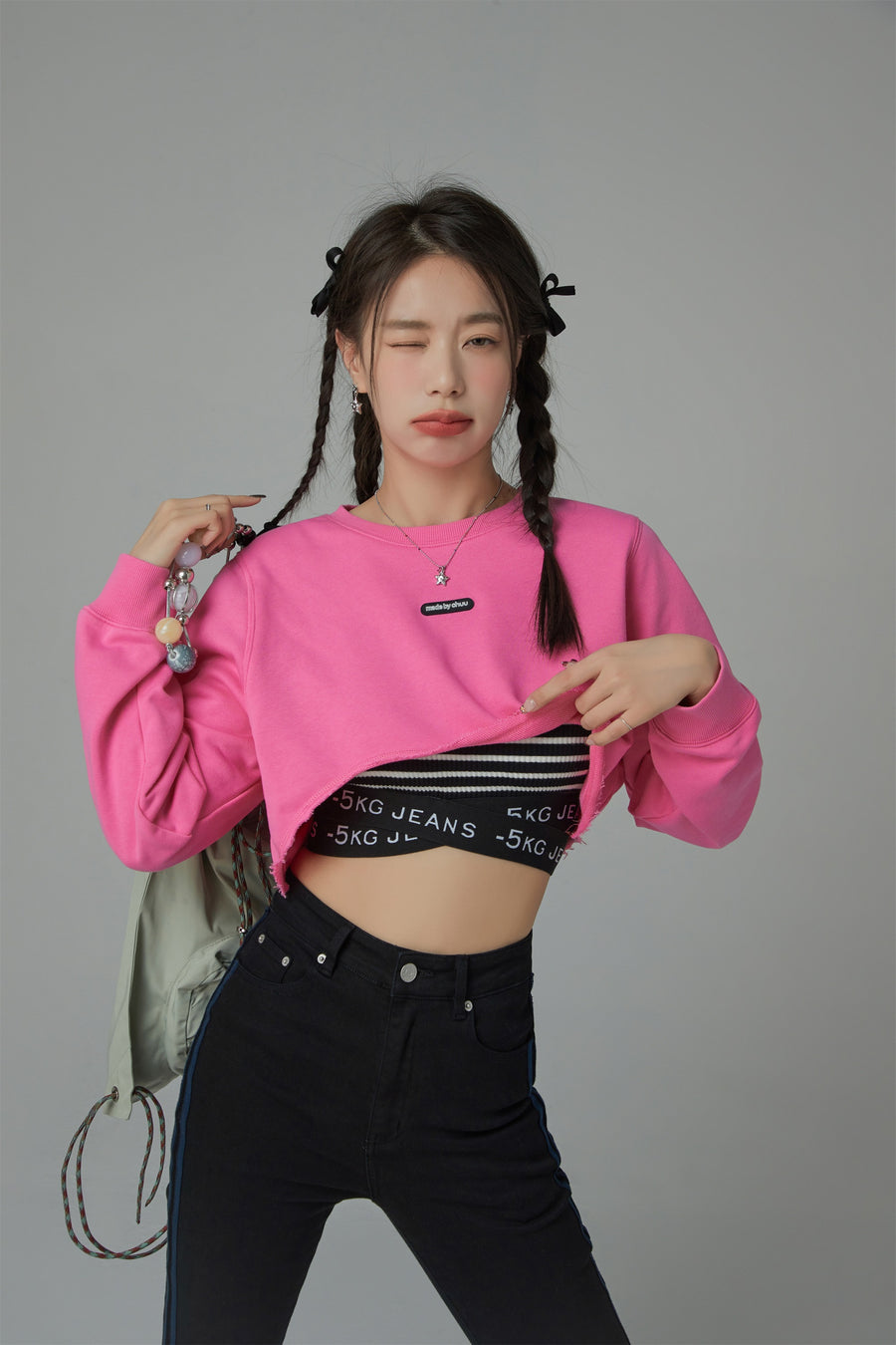 CHUU Unbalanced Loose Fit Crop Sweatshirt