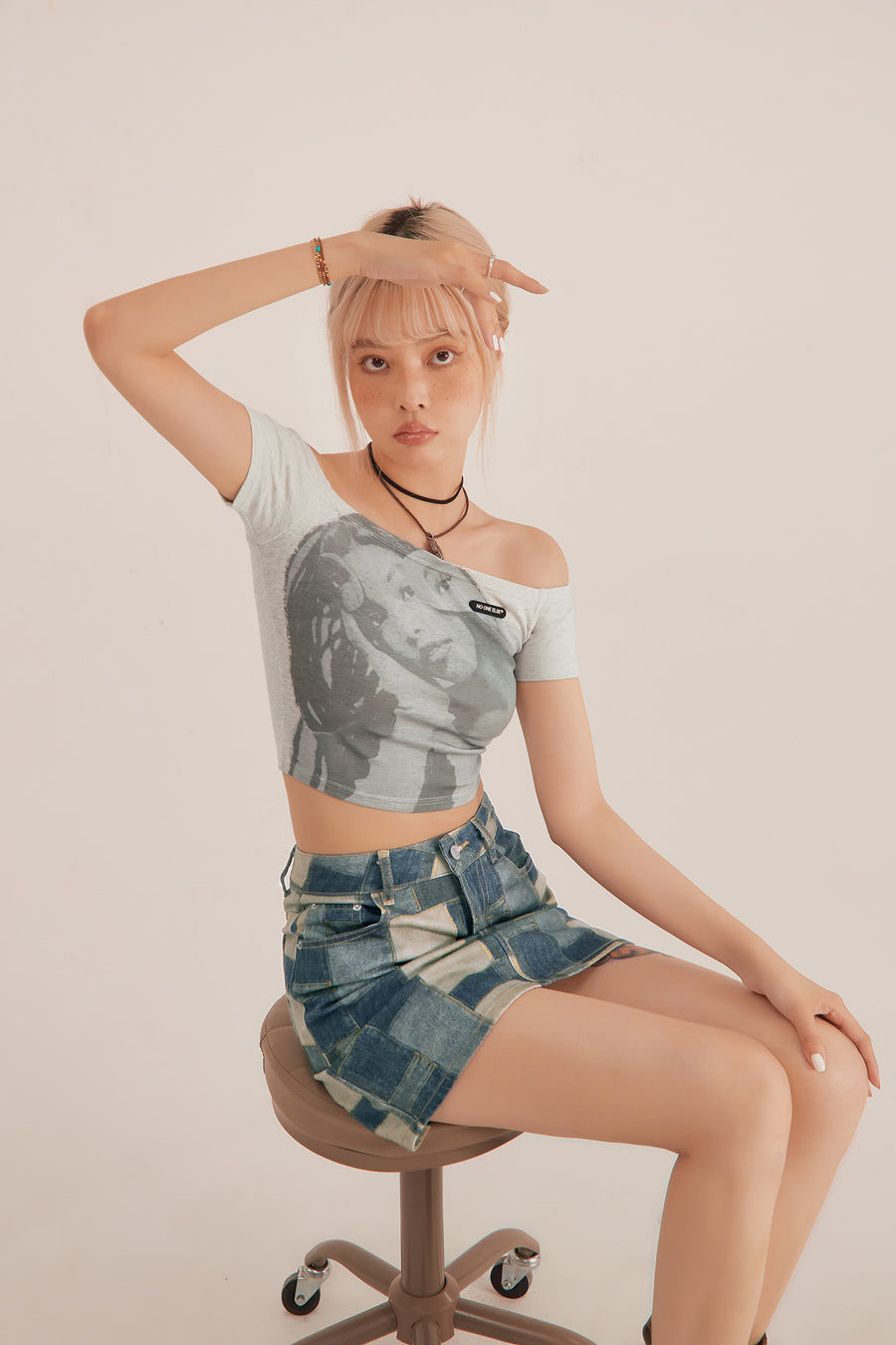 CHUU Vintage Photo Off-Shoulder Top