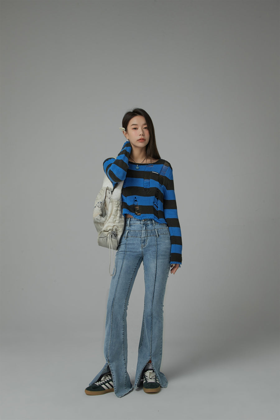 CHUU Distressed Stripe Crop Knit Top