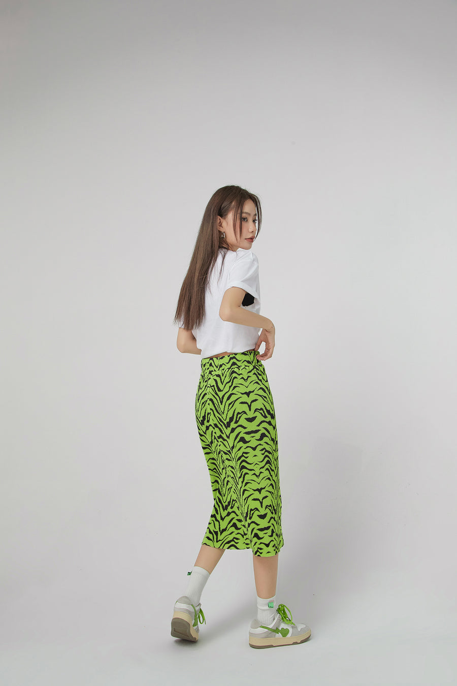 CHUU Tiger Colored Print Midi Skirt