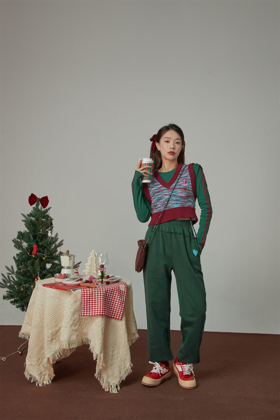 CHUU All The Promises Heart Embroidered Jogger Pants