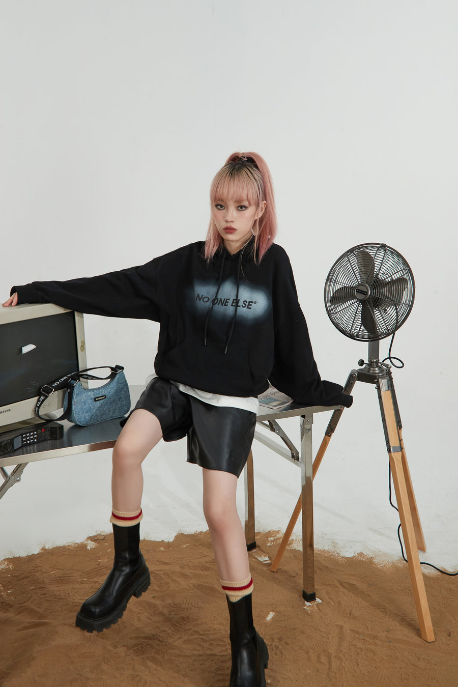 CHUU Noe Lettering Loose Fit Hoodie