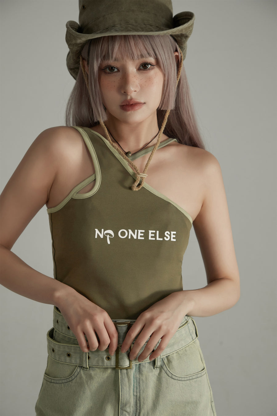 CHUU 2 Way Off The Shoulder Sleeveless Crop Top