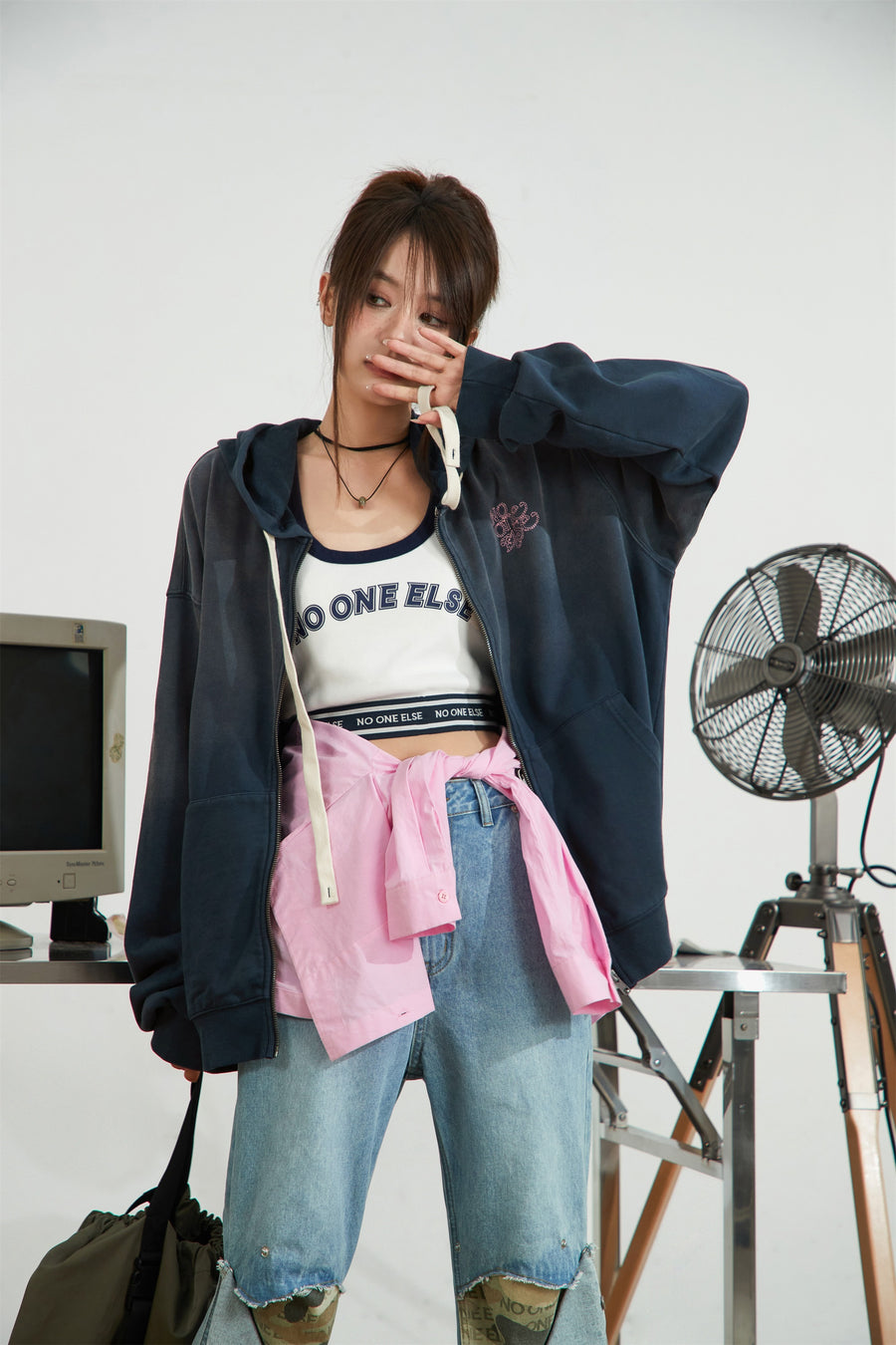 CHUU Noe Logo Daily Loose Fit Zip-Up Hoodie