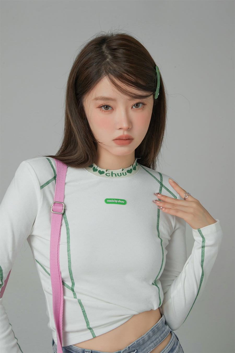 CHUU Catch My Glow Heart Collar Cropped T-Shirt