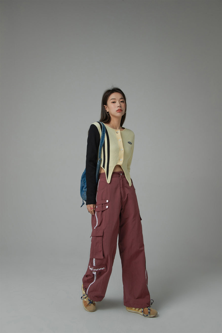 CHUU Chuu Lettering Two Way Leg Wide Cargo Pants