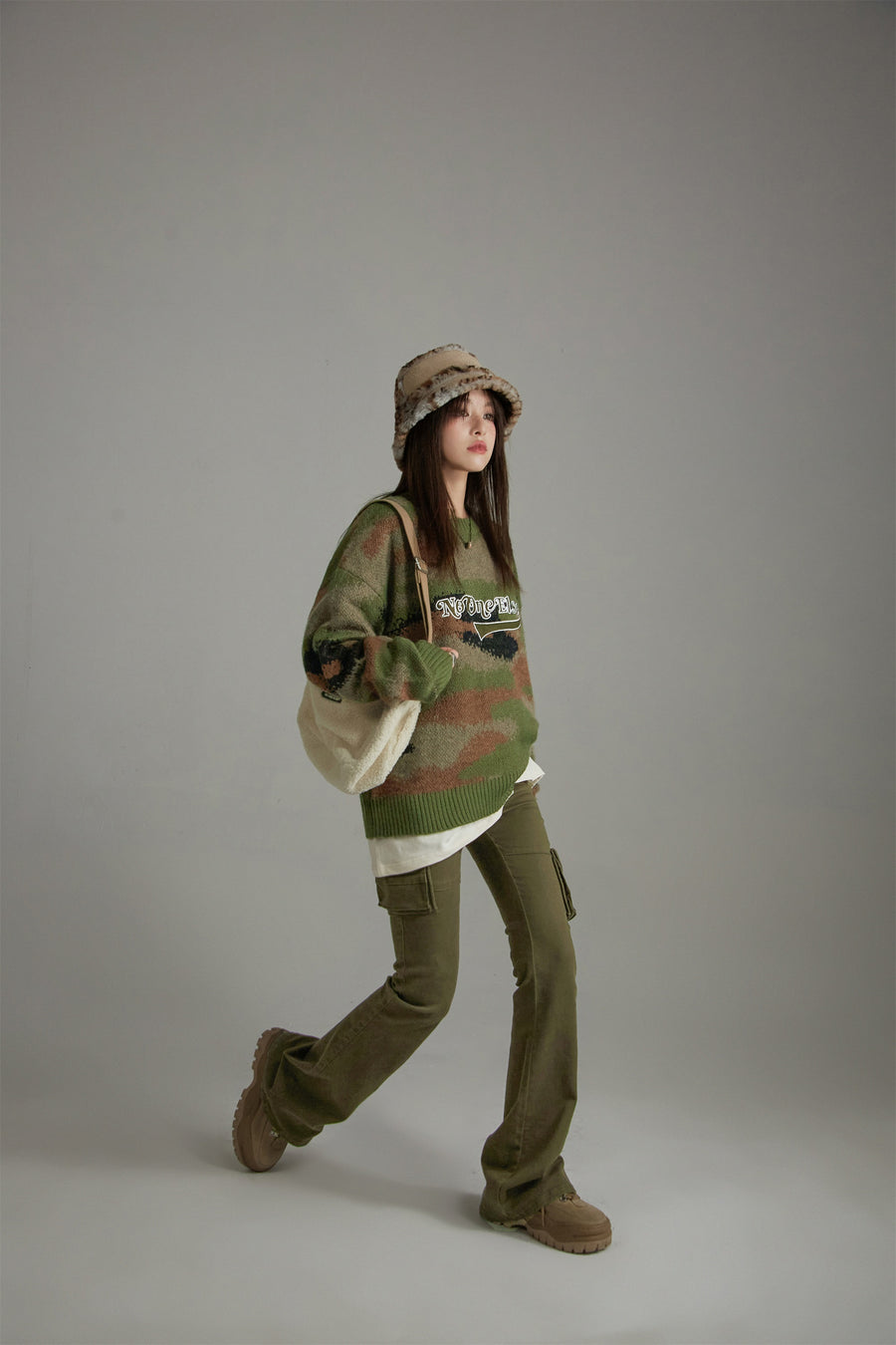 CHUU Noe Logo Camouflage Knit Sweater