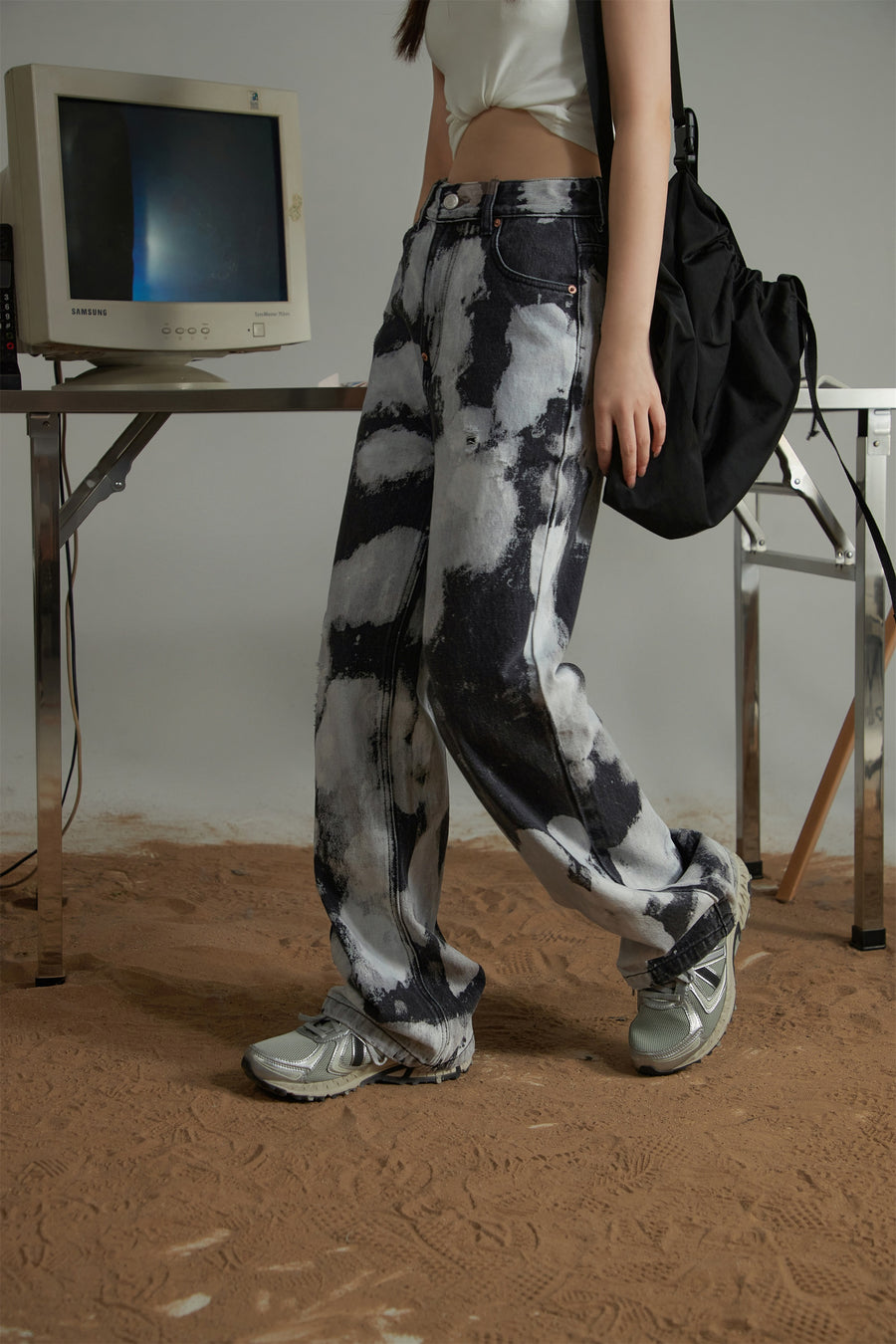 CHUU Paint Camo Straight Denim Pants