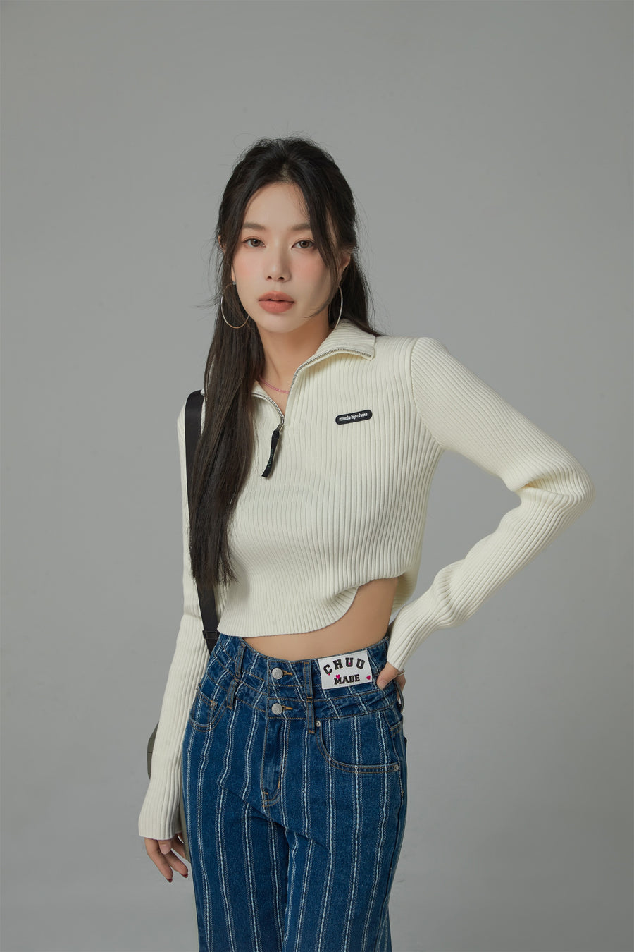 CHUU Memories Slit Half Zip-Up Cropped Knit Top