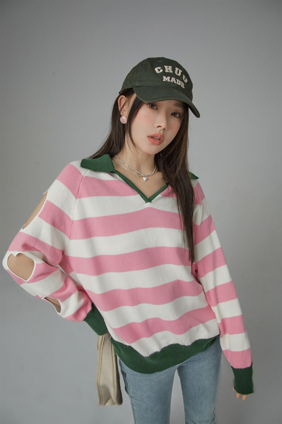 CHUU Open Book Loose Fit V-Neck Striped Knit Top