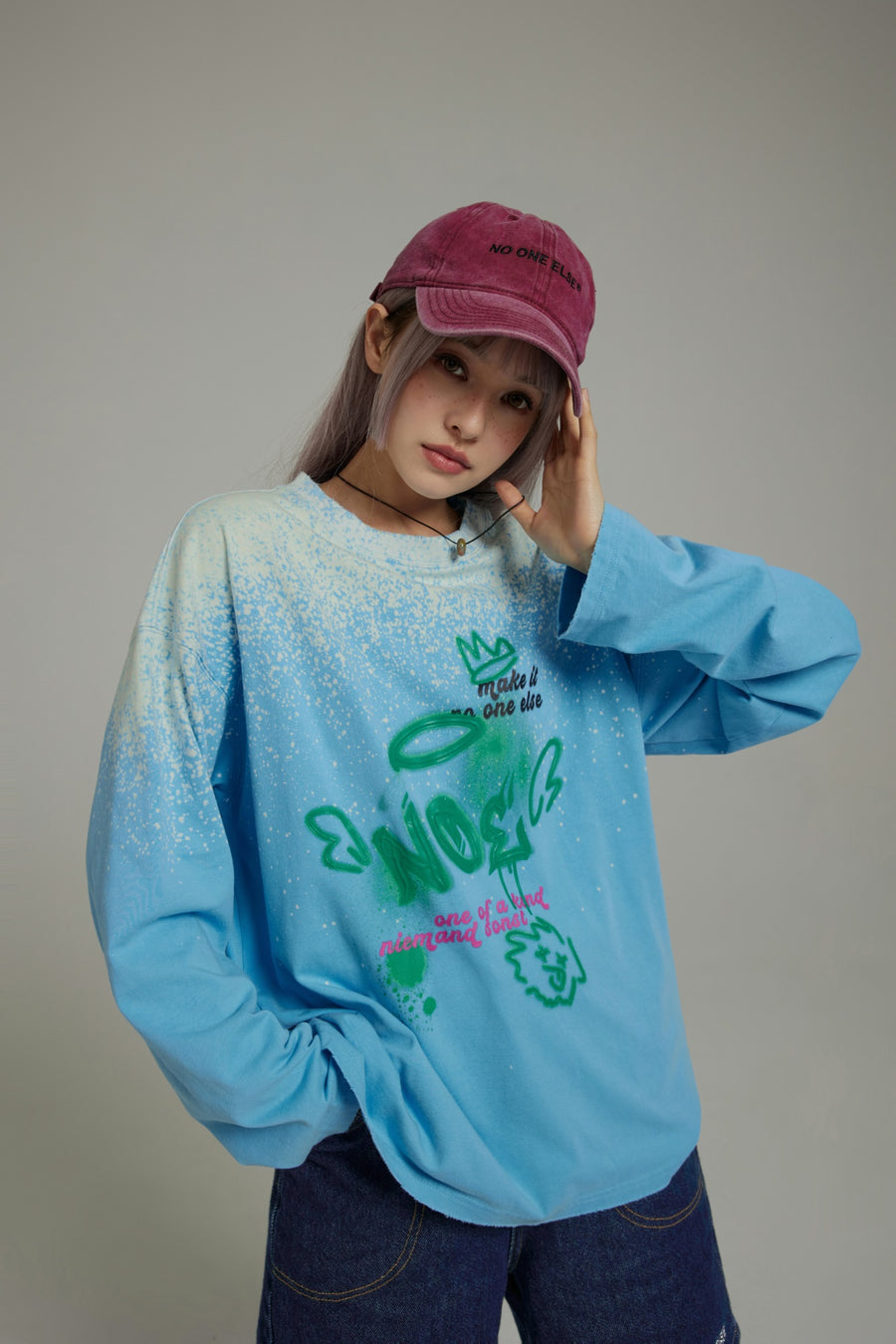 CHUU Angel Graffiti Logo Gradient Long-Sleeves Top