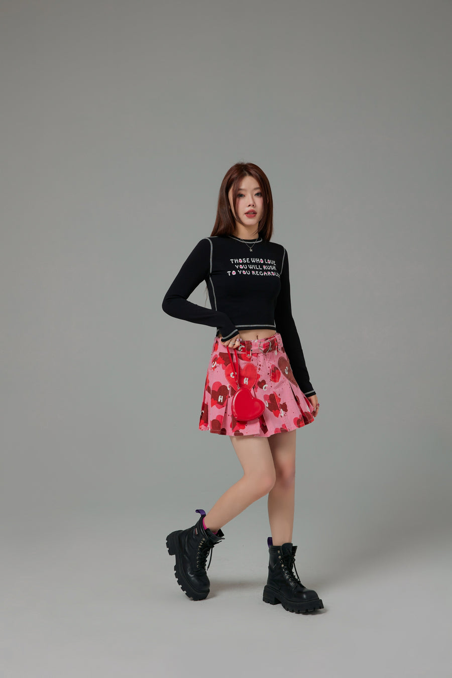 CHUU Those Who Love You Cropped Slim T-Shirt