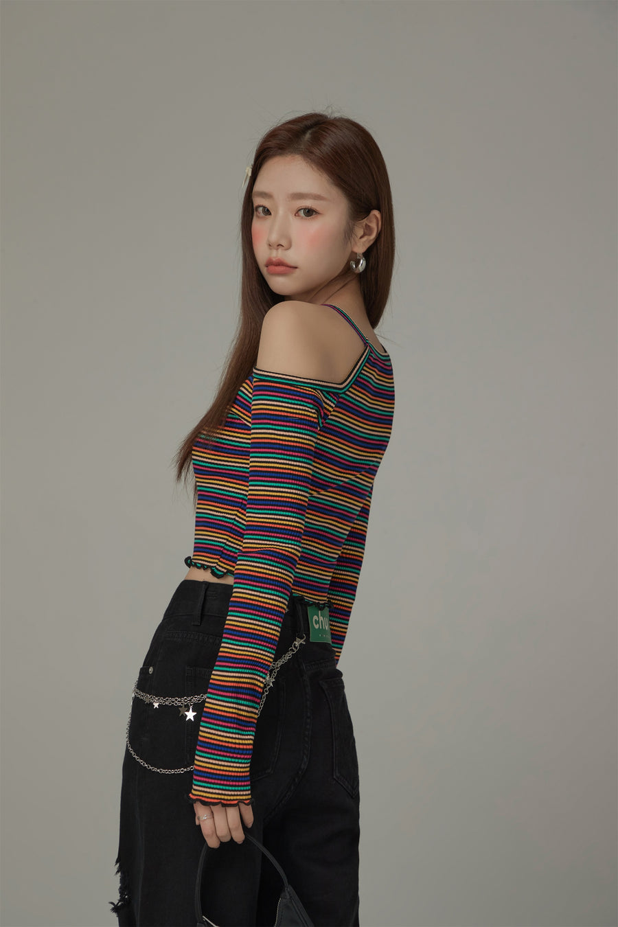 CHUU Off-The-Shoulder Striped T-Shirt