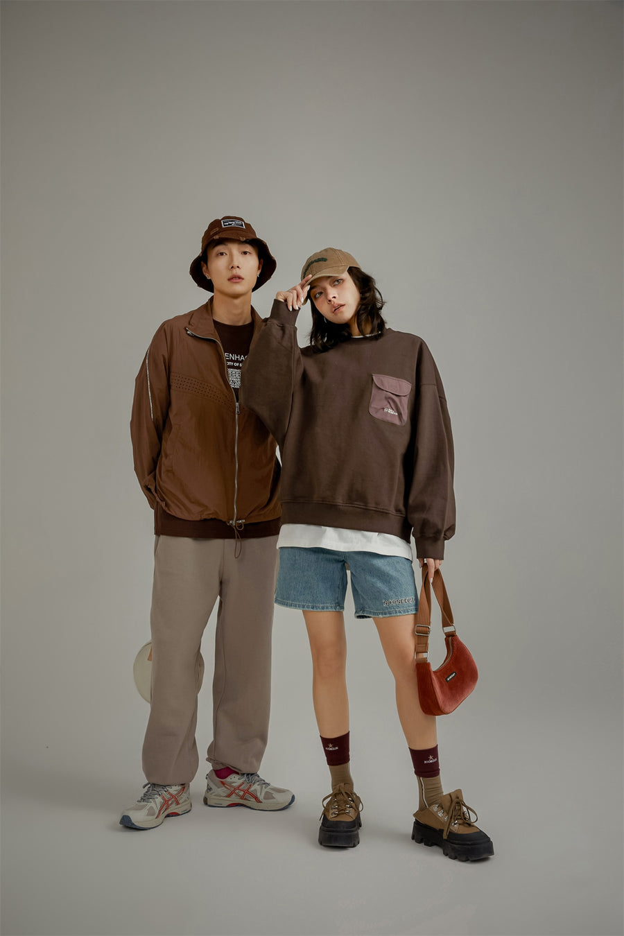 CHUU Pocket Loose Fit Sweatshirt