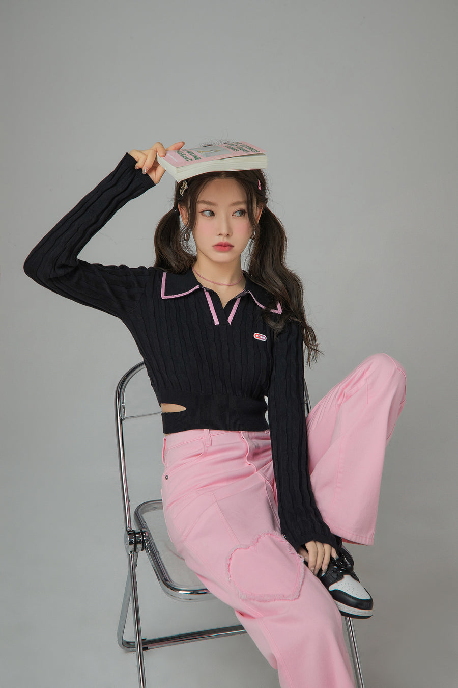 CHUU Enjoy The Breeze V-Neck Cropped Knit Top