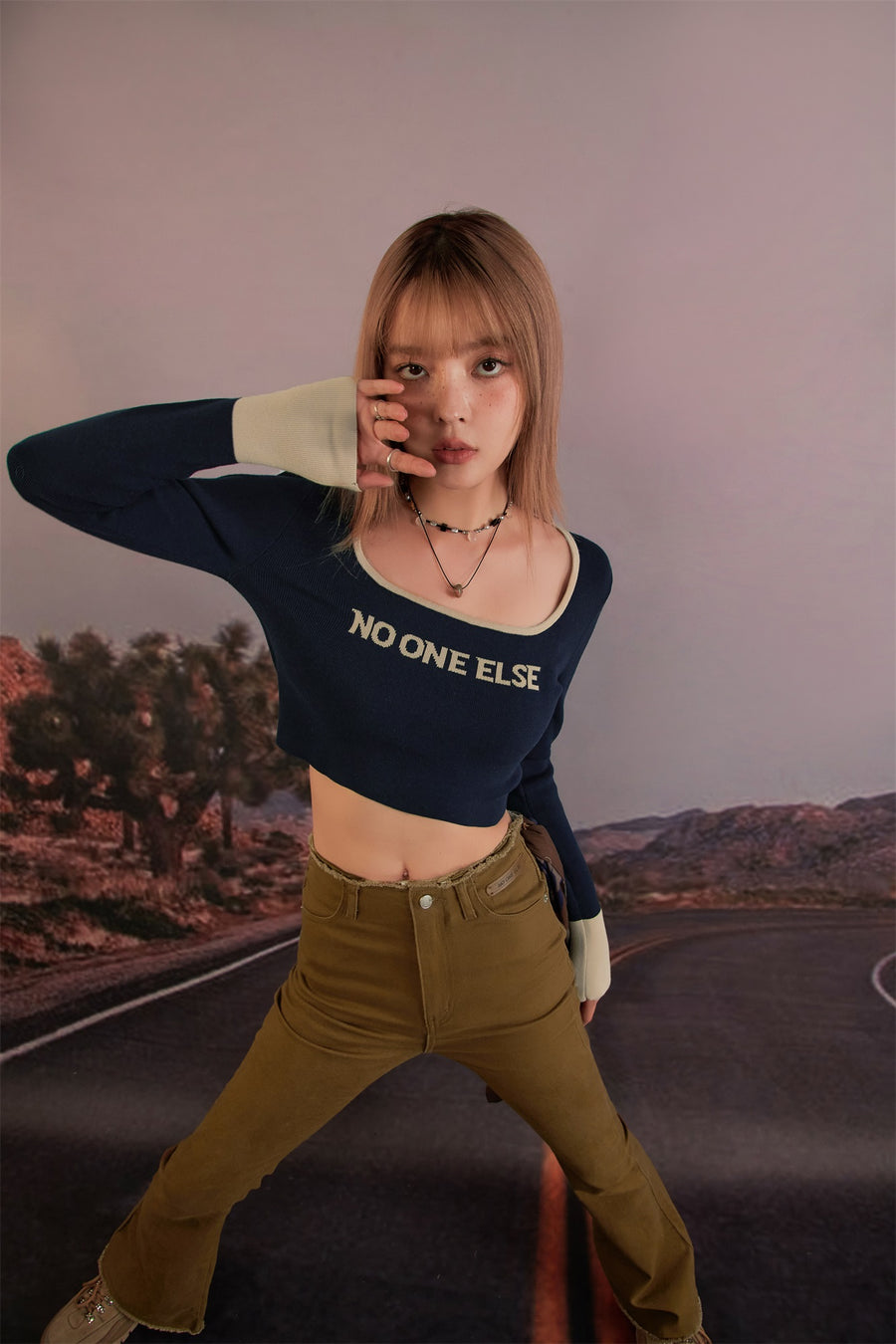 CHUU Round Neck Lettering Long Sleeve Crop Knit Top