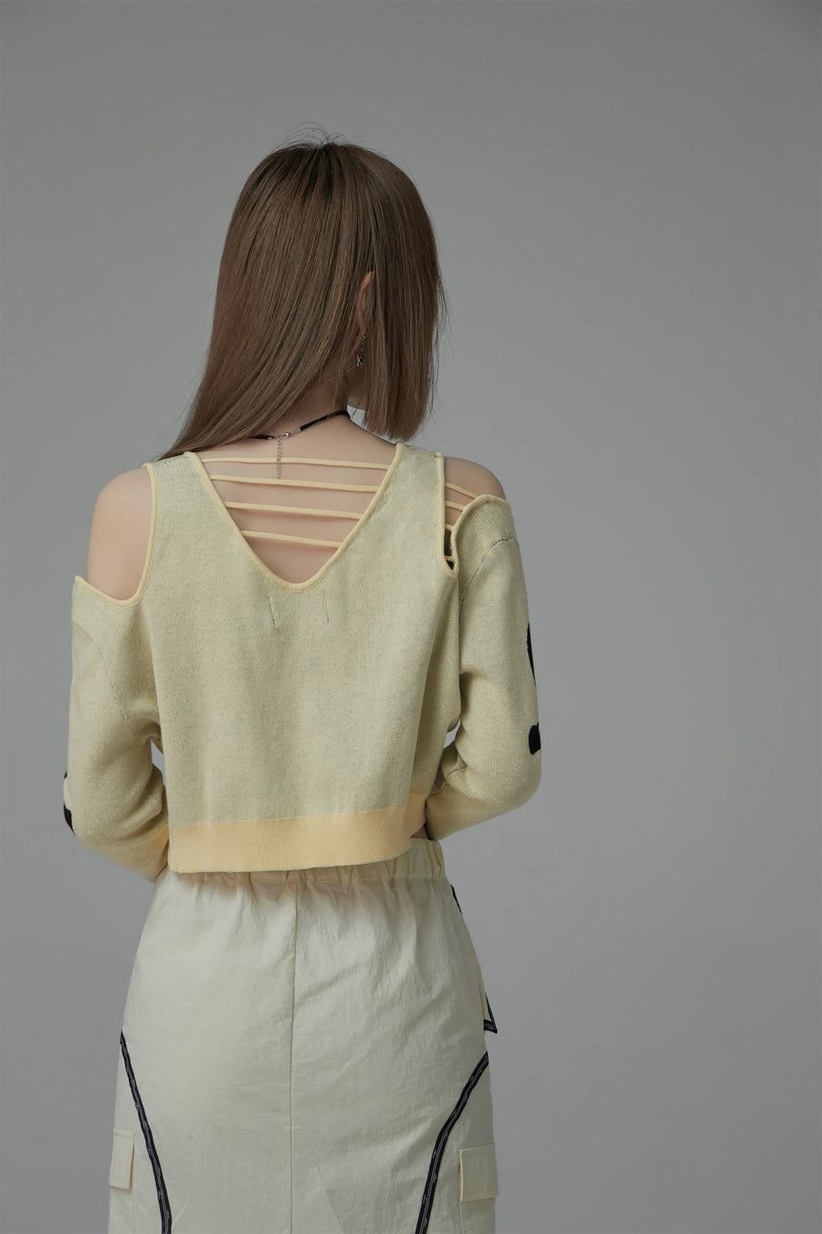 CHUU Shoulder Cut Out Crop Zip-Up