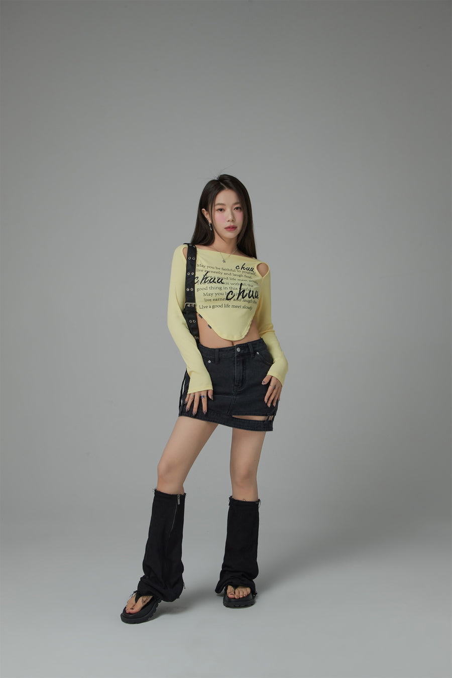 CHUU Shoulder Cut Outs Cropped T-Shirt