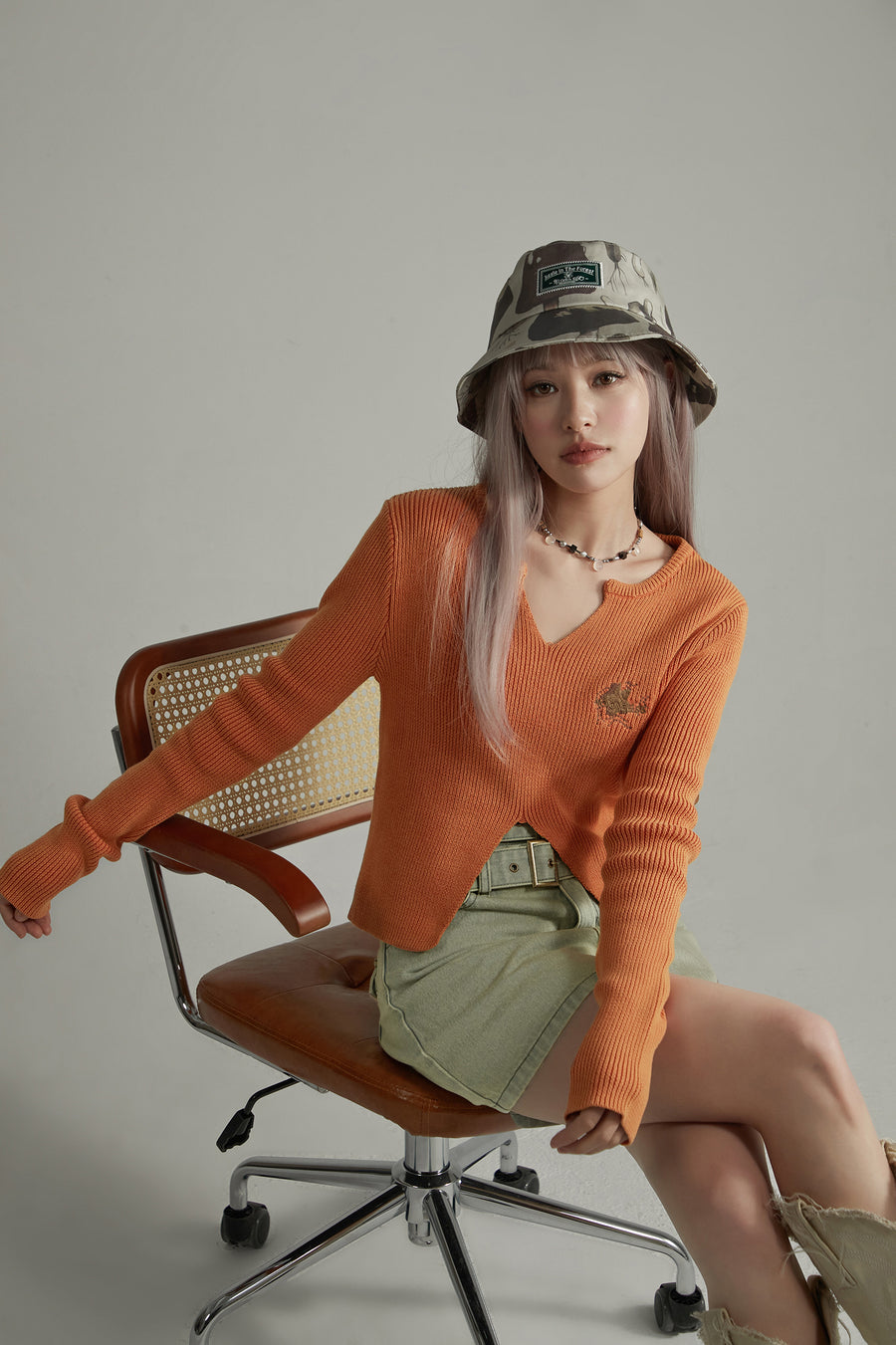 CHUU Open Neck Slim Knit Top