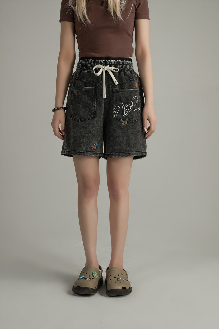 CHUU Banded Butterfly Pocket Shorts