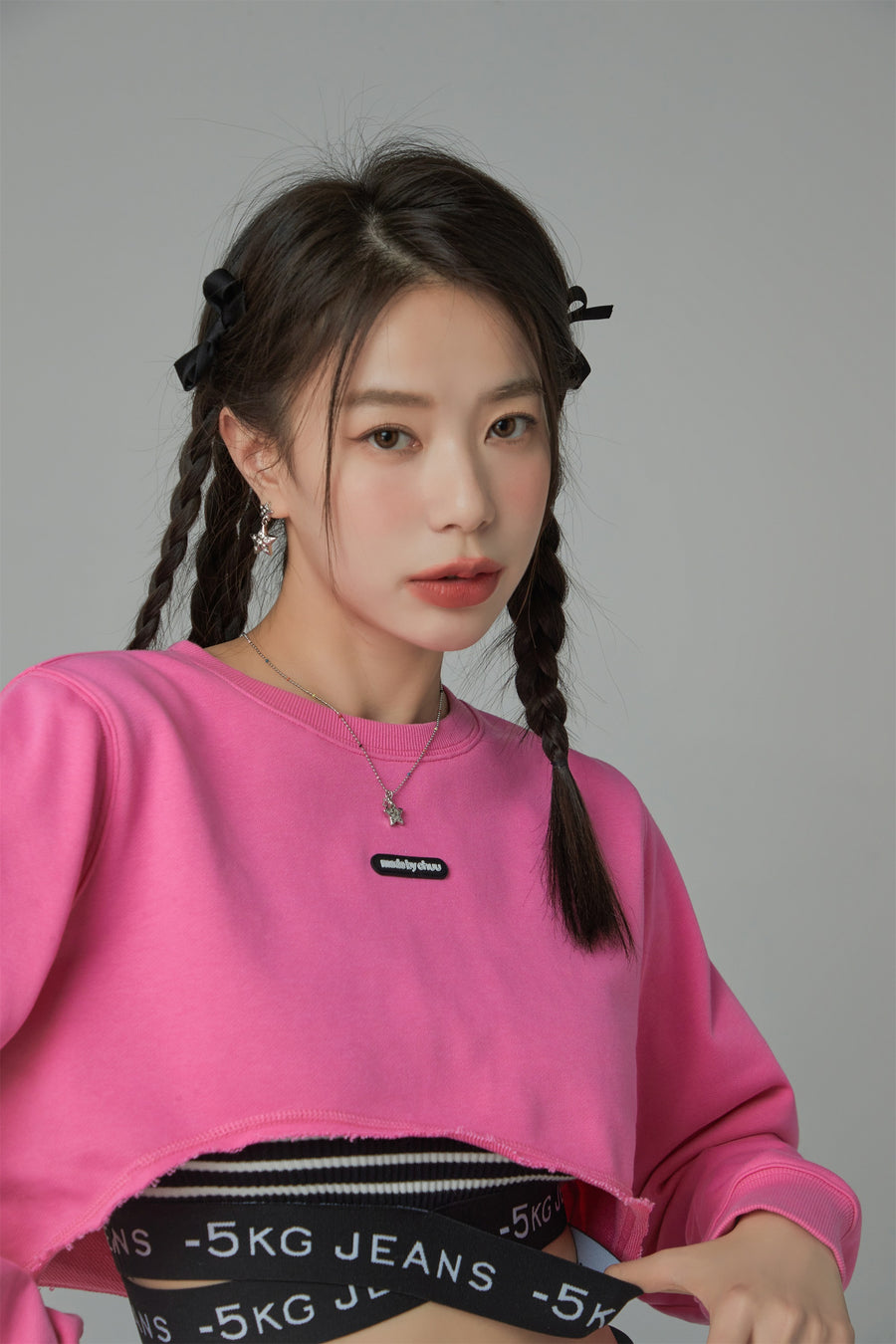 CHUU Unbalanced Loose Fit Crop Sweatshirt