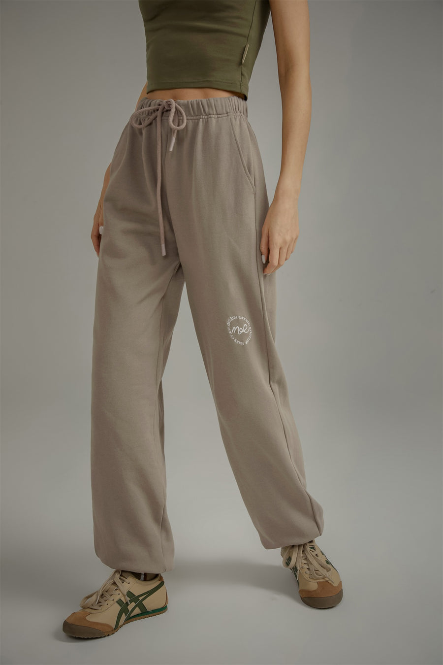 CHUU Embroidered Loose Fit Jogger Sweatpants