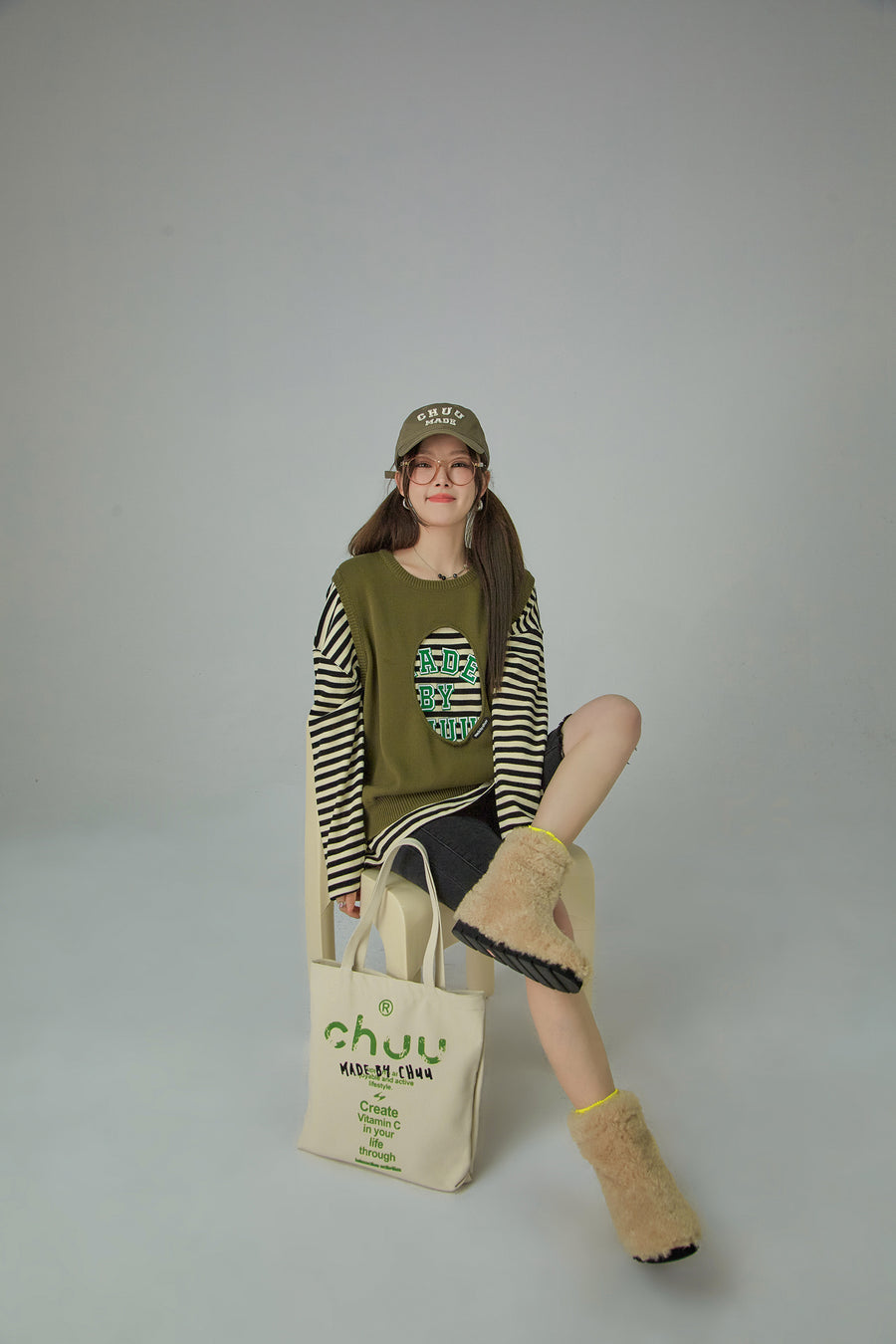 CHUU Medallion Cutout Sleeveless Sweatshirt