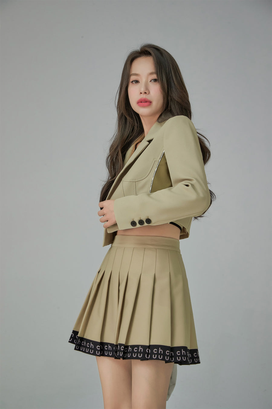 CHUU Cut-Out Simple Crop Jacket