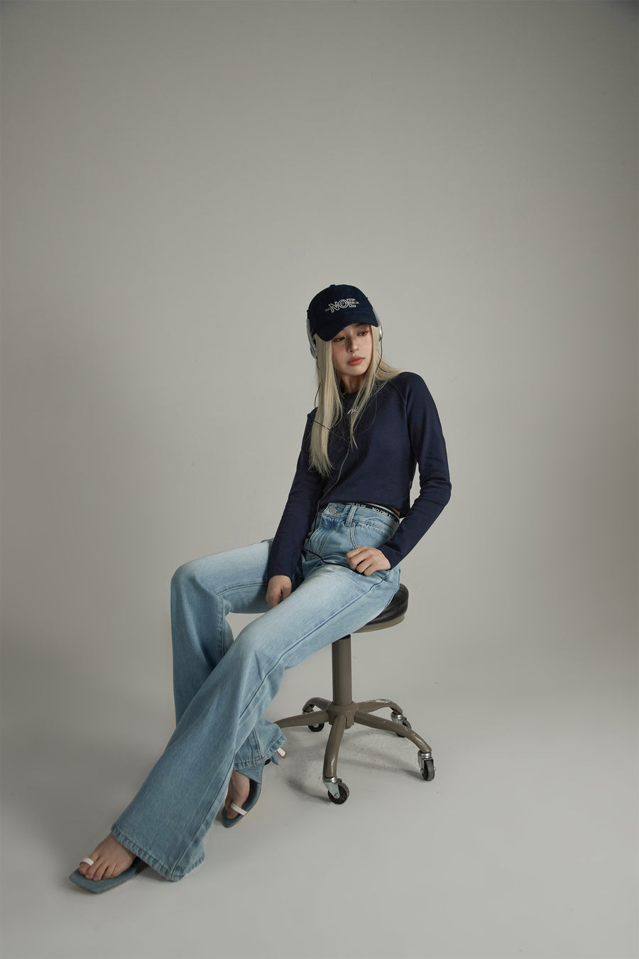 CHUU Semi-Bootcut Denim Jeans