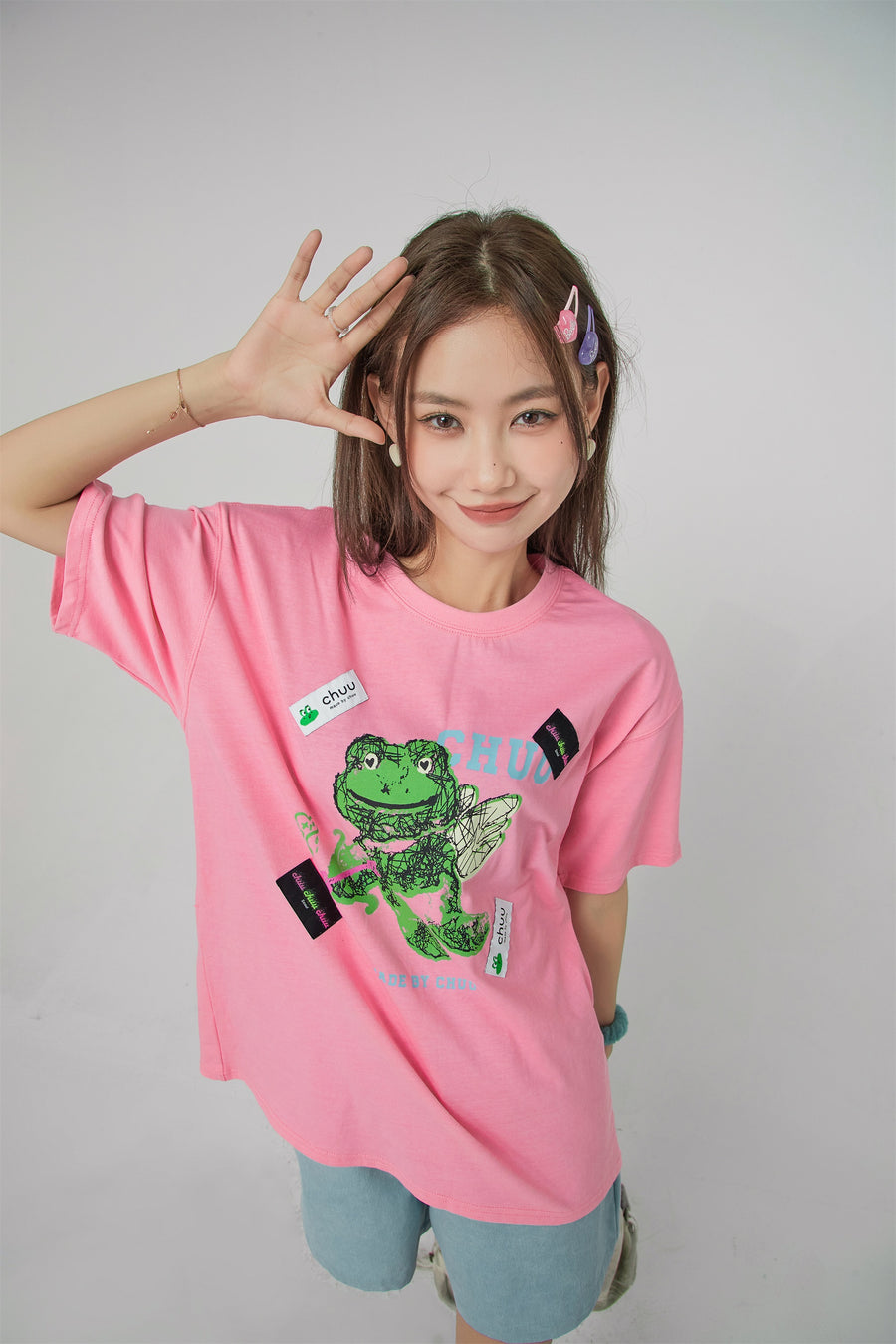 CHUU Happy Frog Is An Angel Print T-Shirt