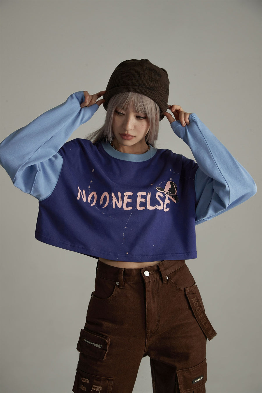 CHUU Painted Logo Oversized Crop Sweatshirt