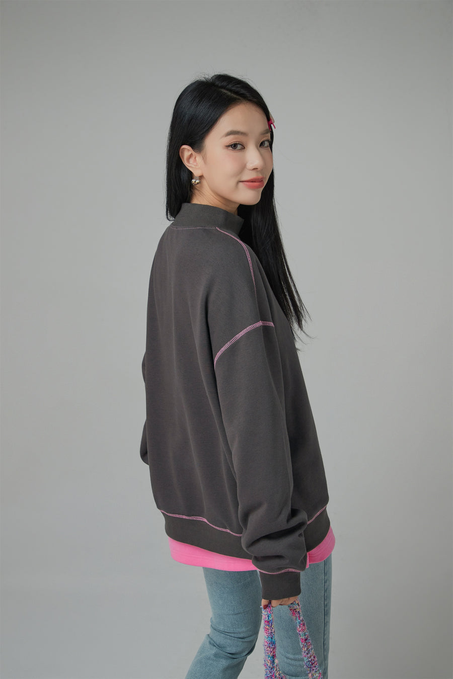 CHUU Babe Half Turtleneck Loose Fit Sweatshirt