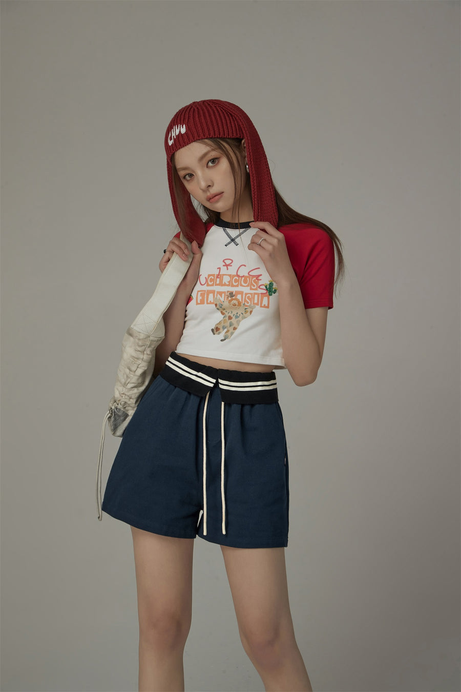 CHUU Chuu Circus Contrast Raglan Cropped T-Shirt