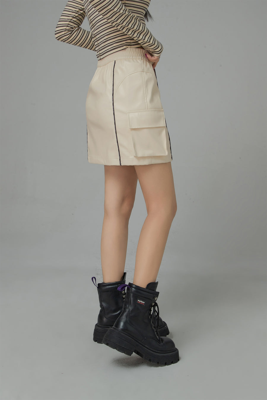 CHUU Name Every Star A-Line Leather Skirt