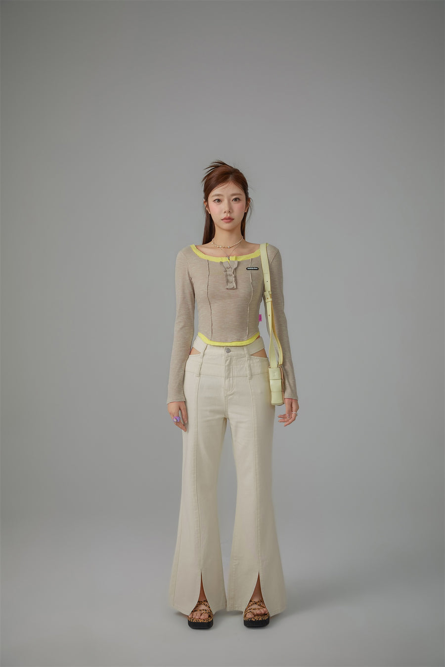 CHUU Side And Front Slits Bootcut Pants