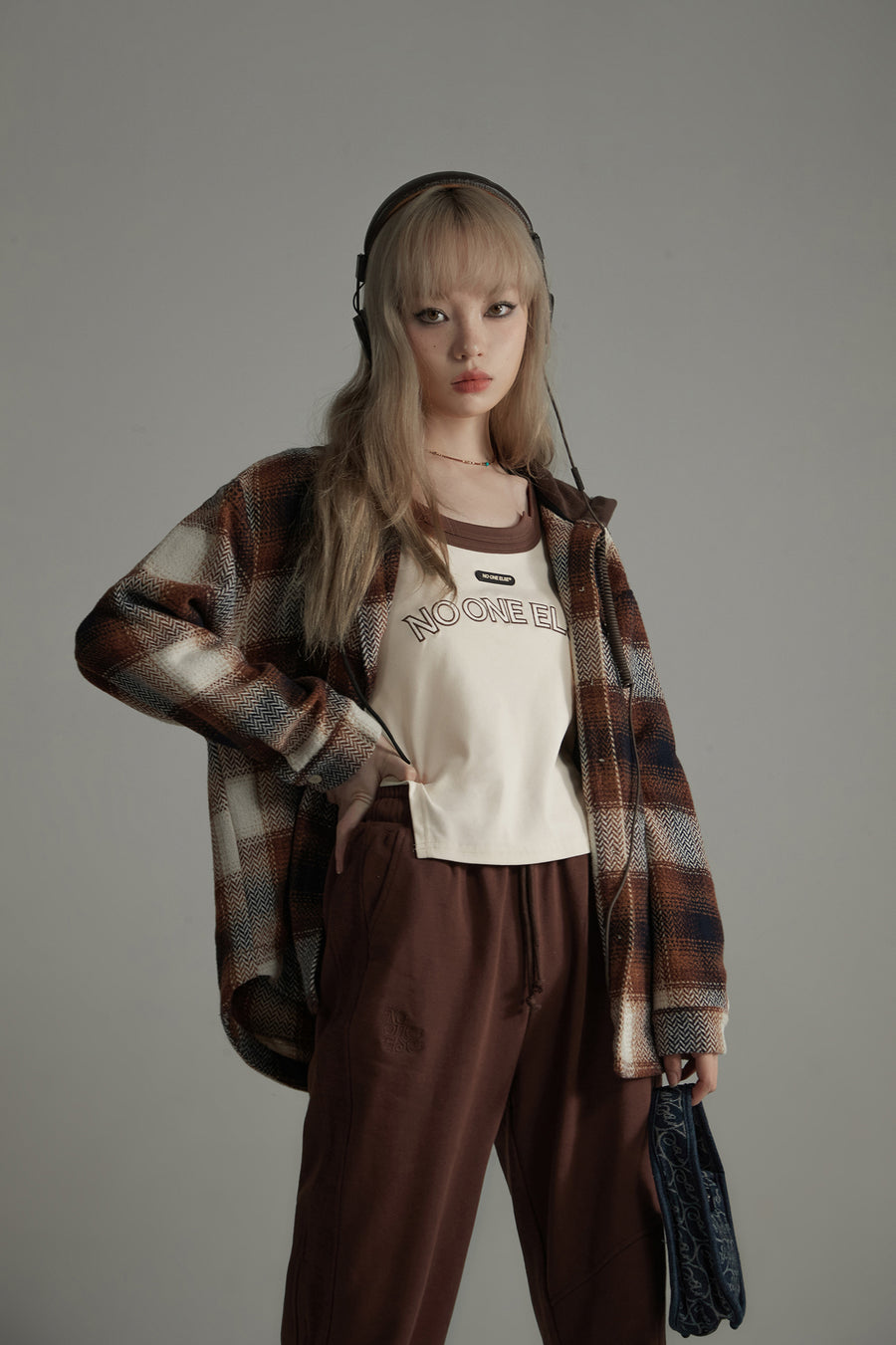 CHUU Unbalanced Big U Neck Top