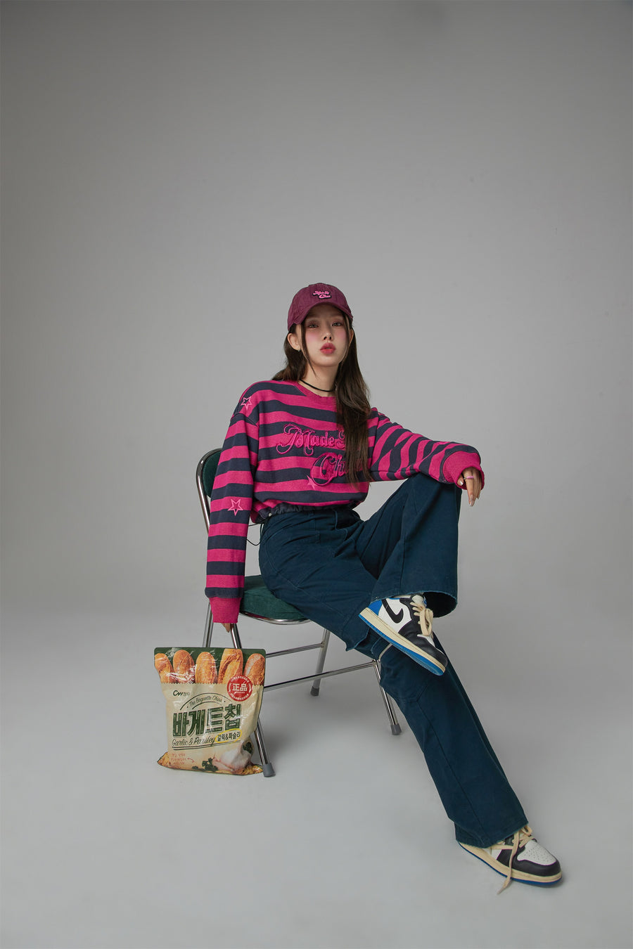 CHUU At My Best Stripe Cropped Sweatshirt