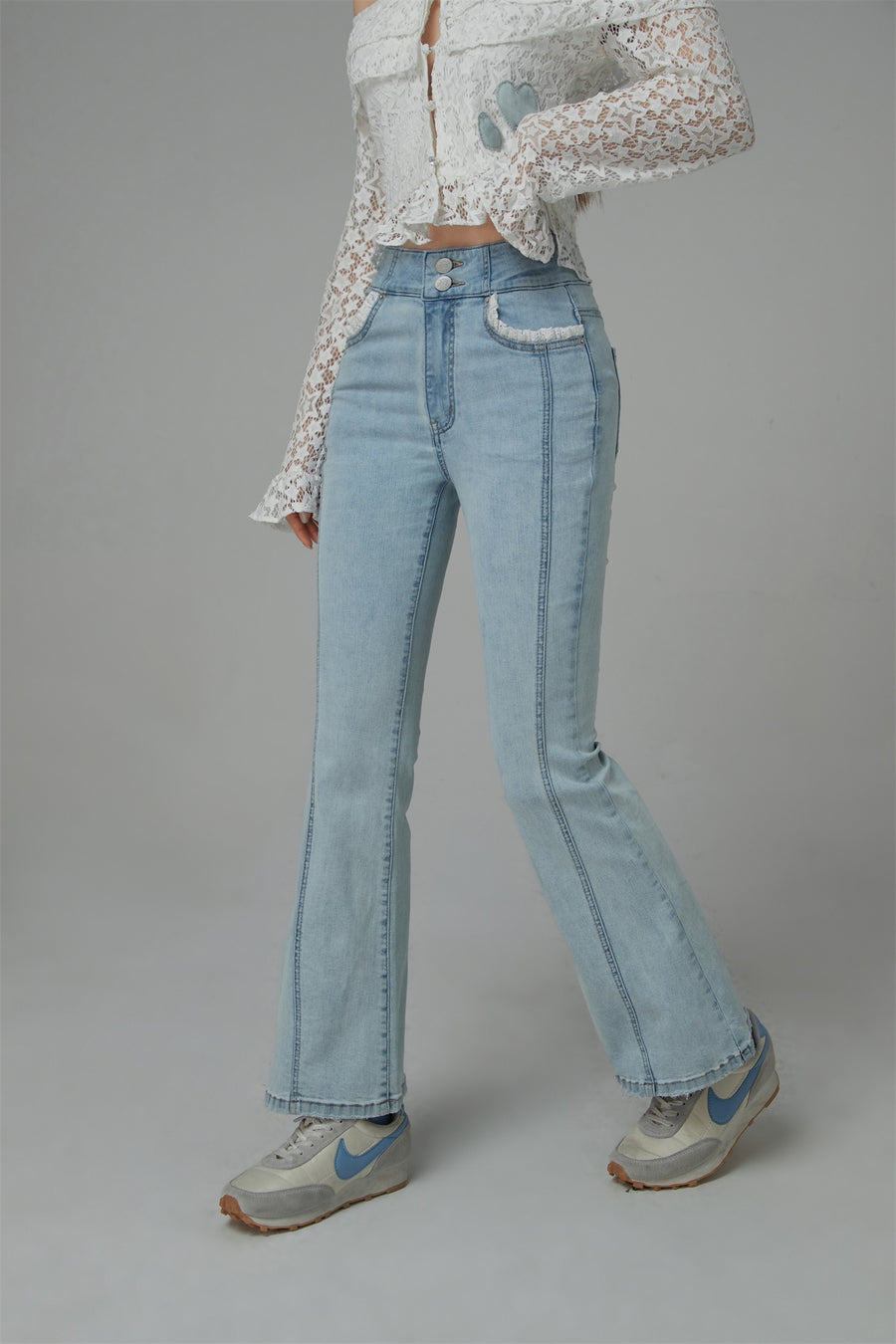 CHUU Lace Pockets Bootcut Jeans