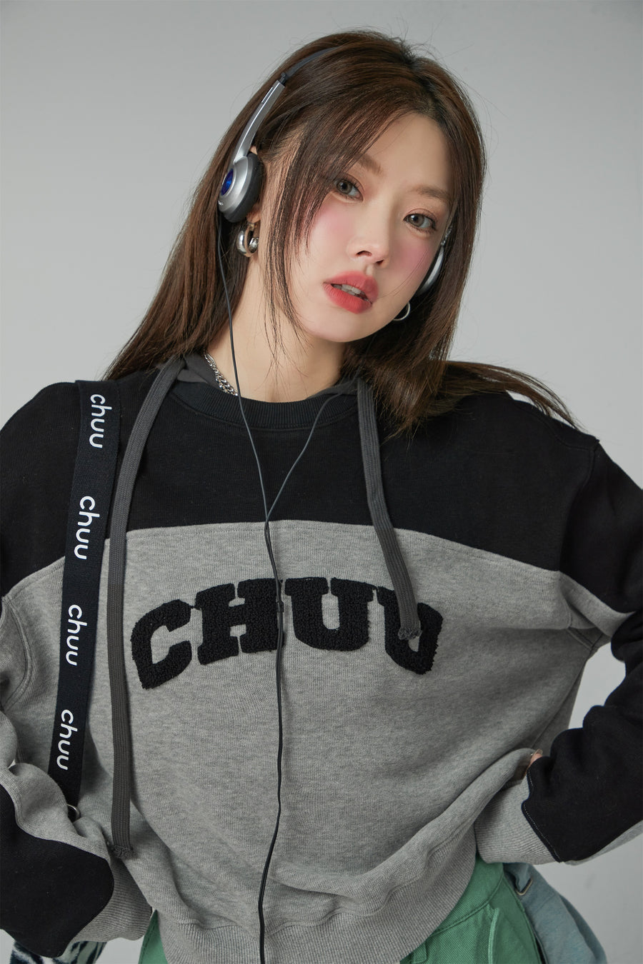 CHUU The Apple Of My Eye Loose-Fit Sweatshirt