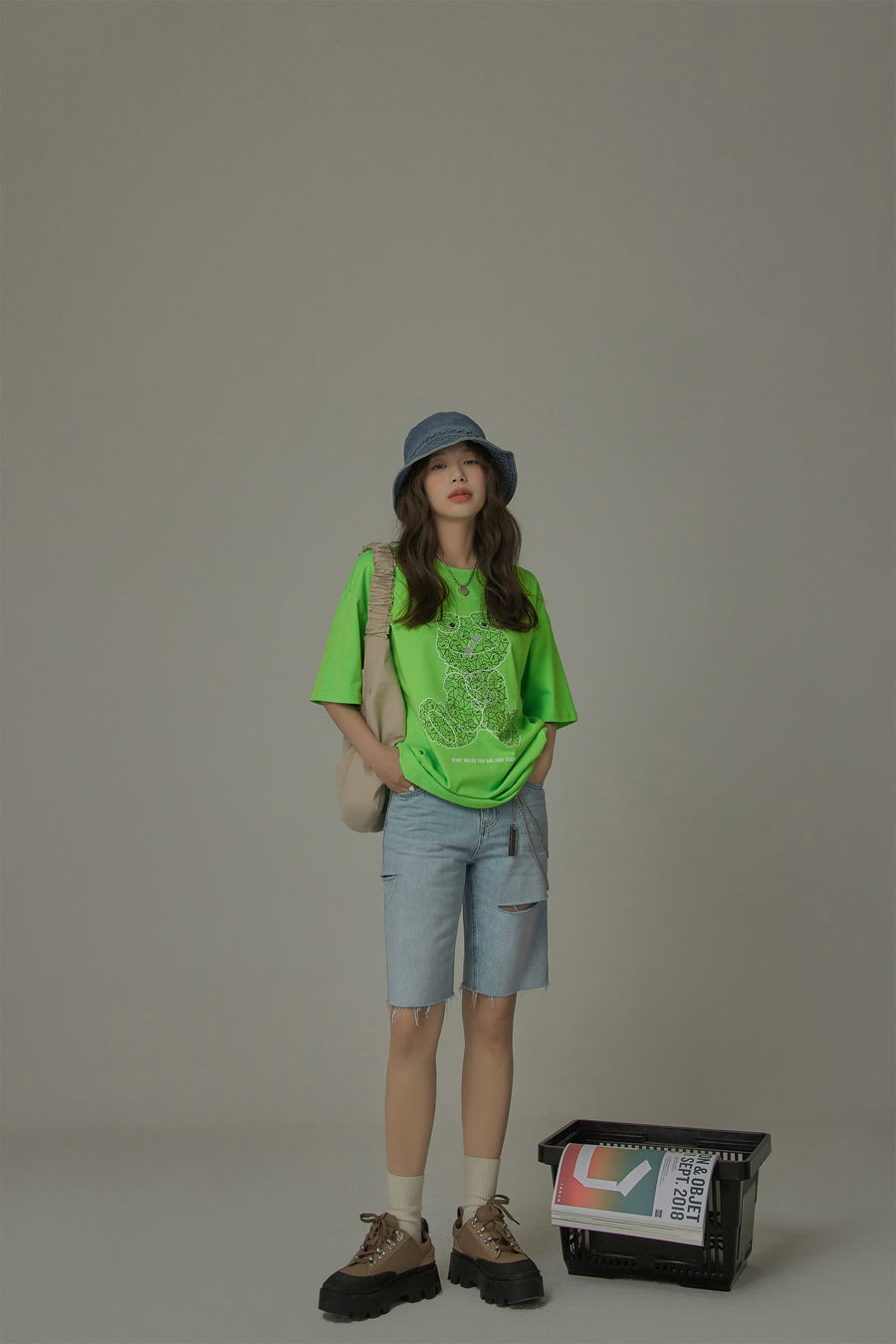 CHUU Distressed Denim Shorts